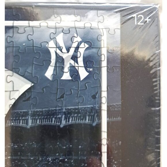 Foco PZLZ 500 Piece Jigsaw Puzzle New York Yankees Stadium and Logo New in Box - Picture 10 of 10